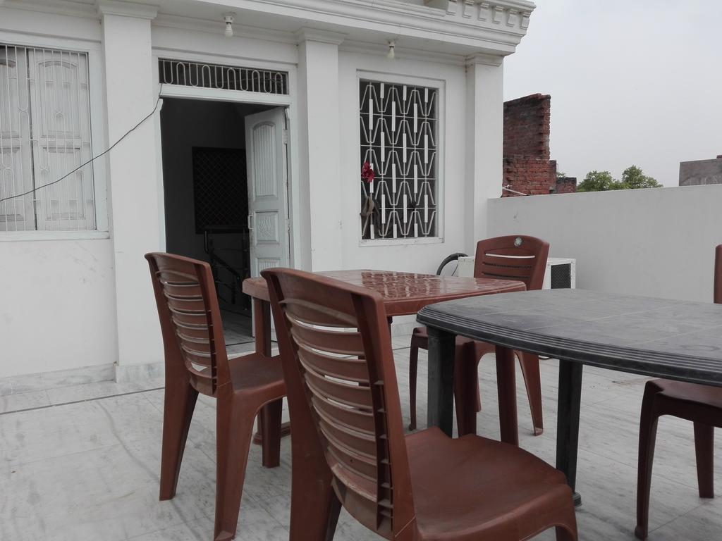 Dynasty Guest House Варанаси Экстерьер фото